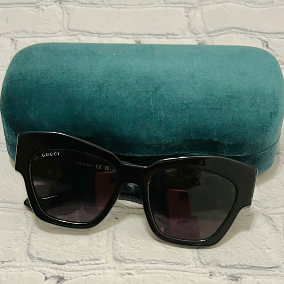Like New Black Gucci GG Sunglasses (Size Large) - Picture 12 of 13